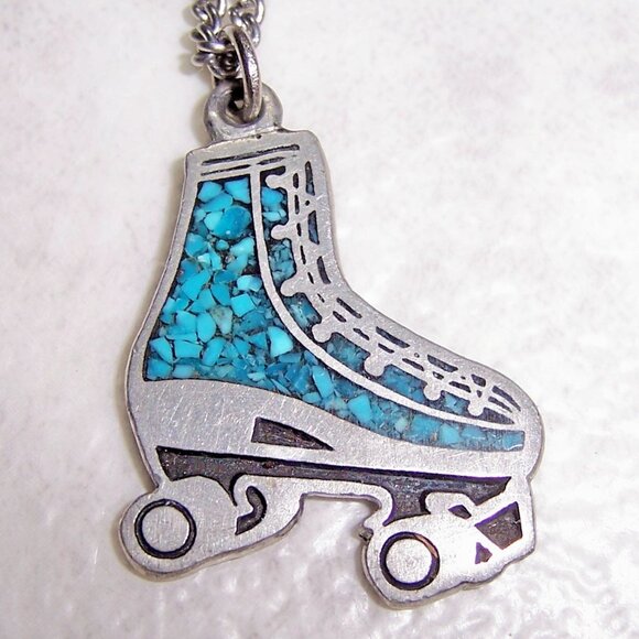 Vintage Roller Skate Pendant Necklace - Picture 1 of 2